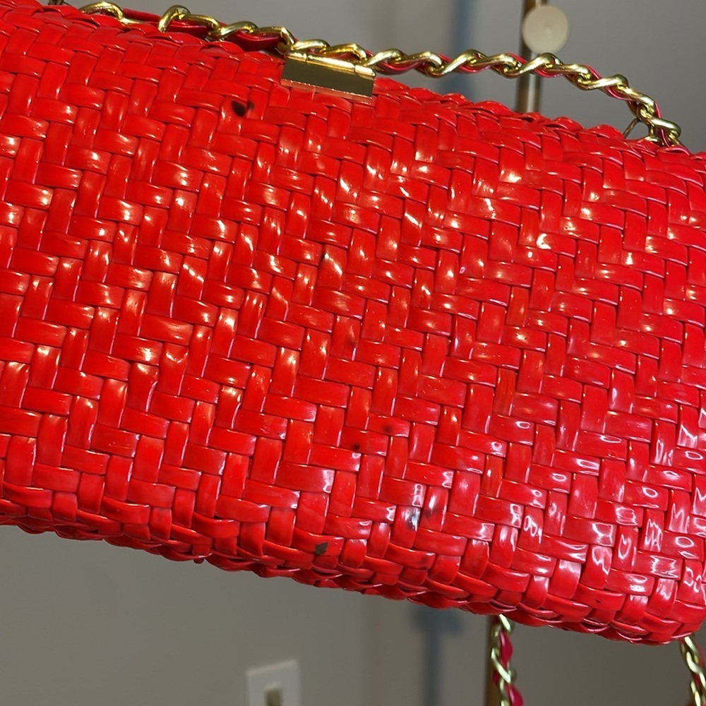 Vintage 1960's Red Woven Wicker Basket Purse Box Barrel Shape Gold Chain Metal - Picture 8 of 8